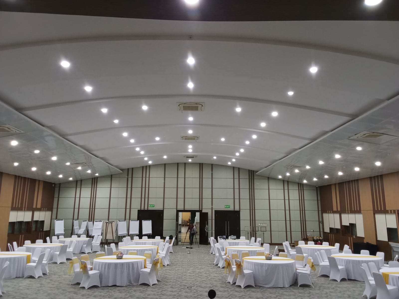 Sewa Kursi Jakarta: Harga Rental Kursi untuk Wedding, Event & Acara
